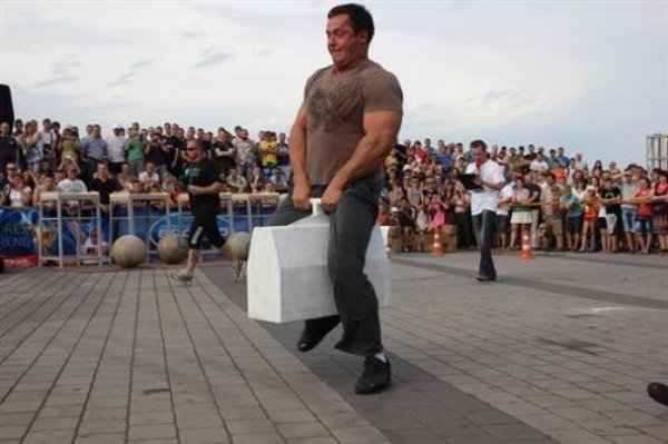 У Дніпропетровську обрали найсильніших чоловіків. ФОТО