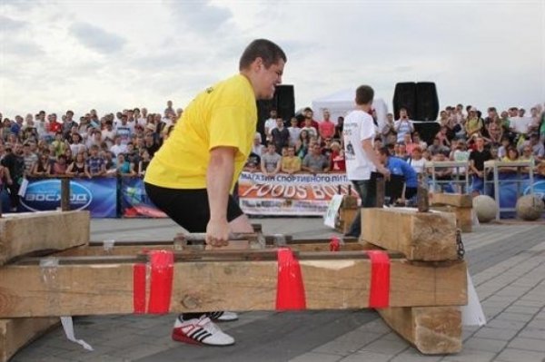 У Дніпропетровську обрали найсильніших чоловіків. ФОТО