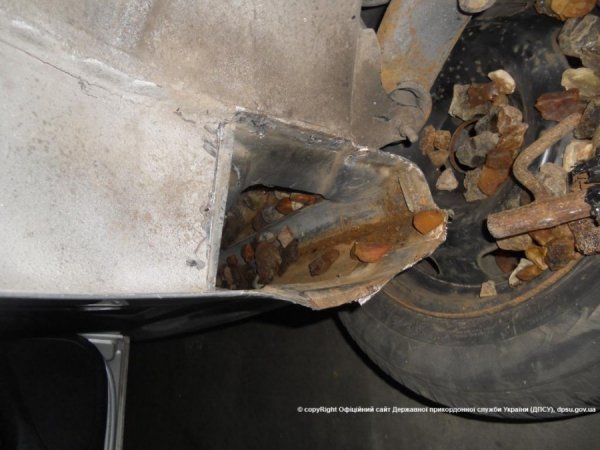 Поляк хотів вивезти через Ягодин 40 кілограм бурштину. ФОТО