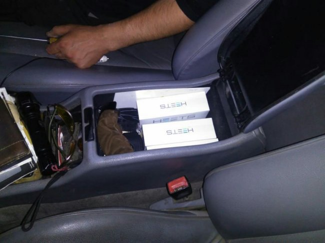 Луцькі прикордонники затримали «нафаршировану» контрабандою автівку. ФОТО