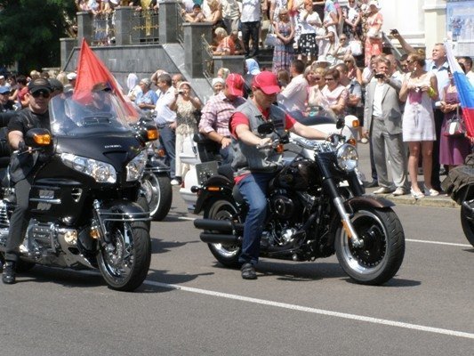 Півтори тисячі байкерів встановили рекорд України. ФОТО