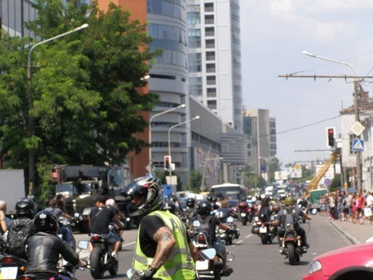 Півтори тисячі байкерів встановили рекорд України. ФОТО