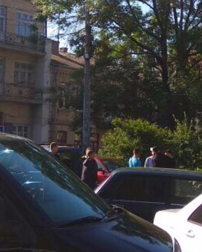 Біля Луцькради збирається «тітушня», – блогер. ОНОВЛЕНО