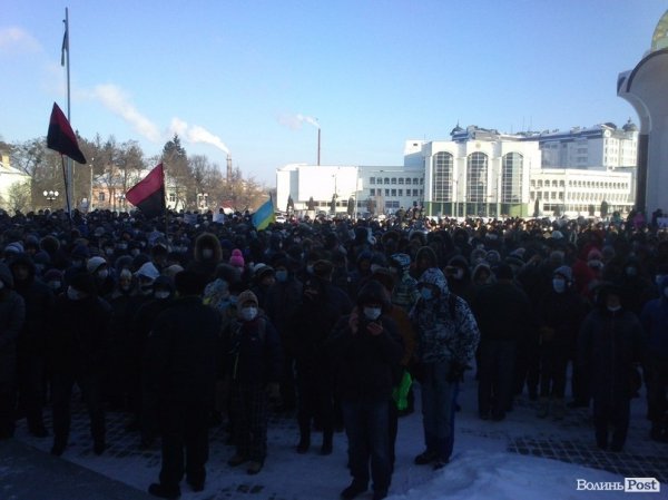 Луцьк. Облдержадміністрація.  НАЖИВО