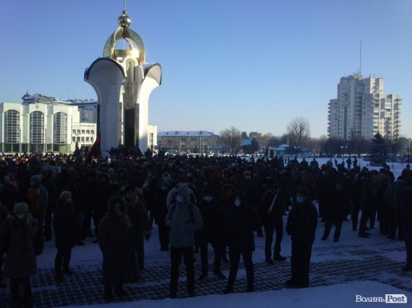 Луцьк. Облдержадміністрація.  НАЖИВО