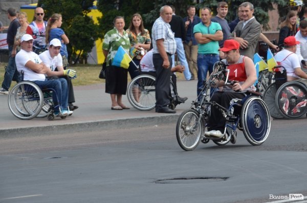 У Луцьку відбулися перегони на візках і хендбайках