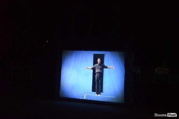 Луцькі кіномани дивилися фільм під зорями. ФОТО 