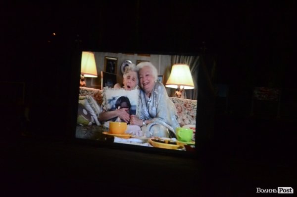 Луцькі кіномани дивилися фільм під зорями. ФОТО 