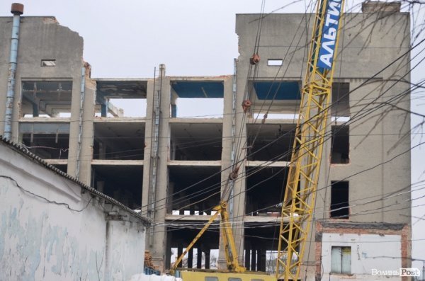 У Луцьку завершують демонтажні роботи у ЦУМі. ФОТО