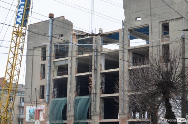 У Луцьку завершують демонтажні роботи у ЦУМі. ФОТО