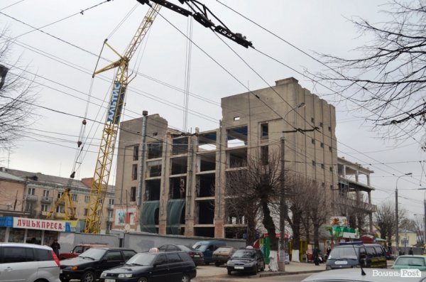 У Луцьку завершують демонтажні роботи у ЦУМі. ФОТО