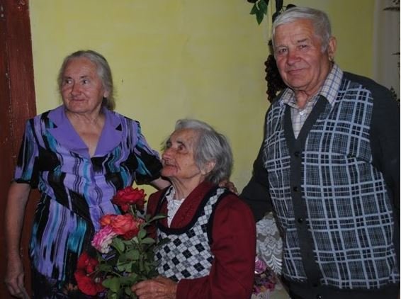 Має 8 онуків, 11 правнуків та 6 праправнуків: жінка з Волині відгуляла 100-річчя