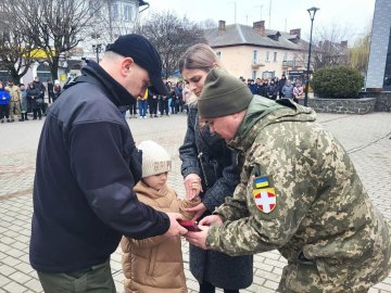 Рідним загиблих воїнів з Волині вручили посмертні ордени Героїв. ФОТО