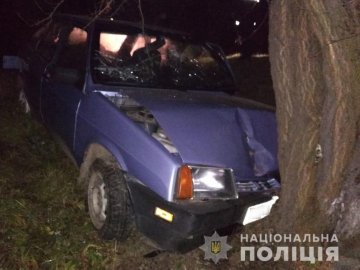 У Гірці Полонці вночі 20-річний водій врізався в дерево