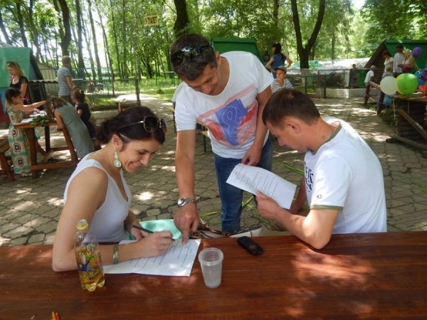 У Луцьку біженцям зібрали речі. ФОТО