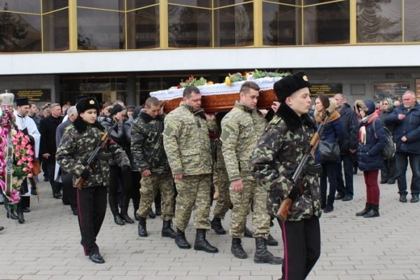 У Луцьку прощалися із військовим Дудкою. ФОТО