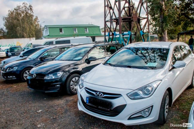 Від і до: скільки коштують машини на луцькому авторинку. ФОТО
