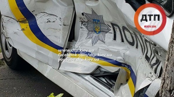 У серйозному ДТП постраждали четверо київських поліцейських. ФОТО. ВІДЕО