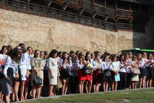 Першокурсників Луцького педколеджу посвятили у студенти. ФОТО