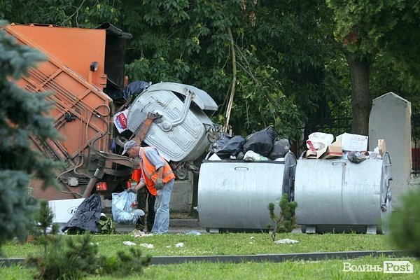 Ранковий вивіз сміття