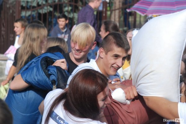 Як билися подушками в Луцьку. ФОТО