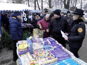 «Облава» на нововолинському ринку: шукали піротехніку