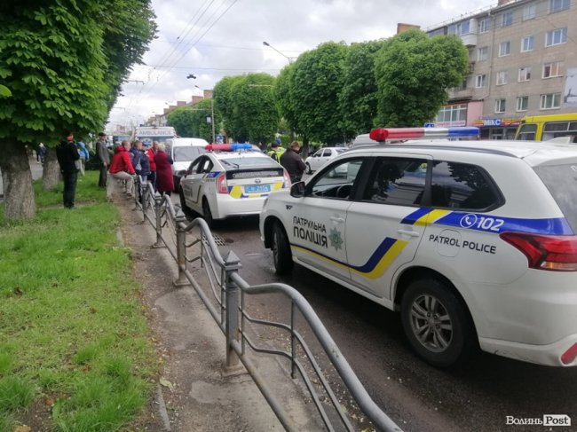 На Перемоги у Луцьку автівка збила жінку. ФОТО 