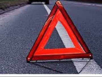 Судили волинянина, який за кермом авто з'їхав у кювет та  врізався у дерево