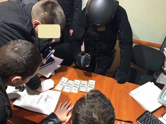 Затримали трьох поліцейських, які вимагали хабарі