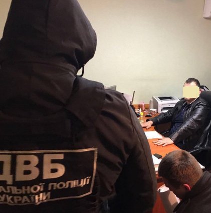 Затримали трьох поліцейських, які вимагали хабарі