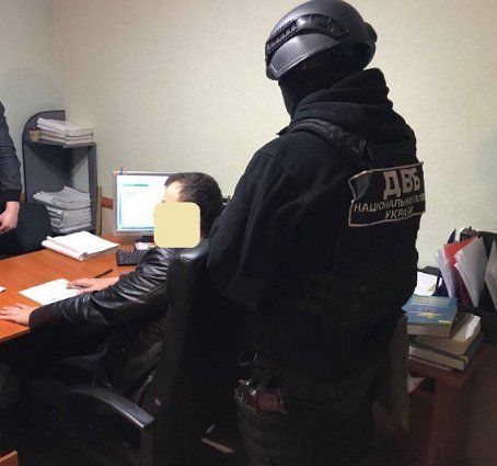 Затримали трьох поліцейських, які вимагали хабарі