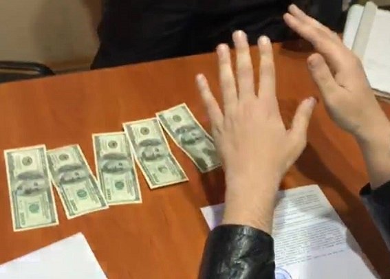 Затримали трьох поліцейських, які вимагали хабарі