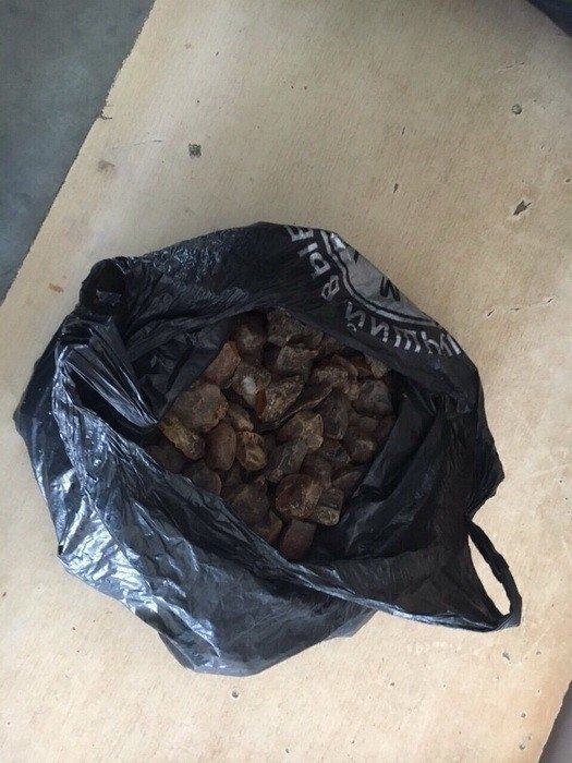 Волинські контрабандисти намагались вивезти до Європи бурштину на півмільйона гривень. ФОТО