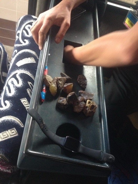 Волинські контрабандисти намагались вивезти до Європи бурштину на півмільйона гривень. ФОТО