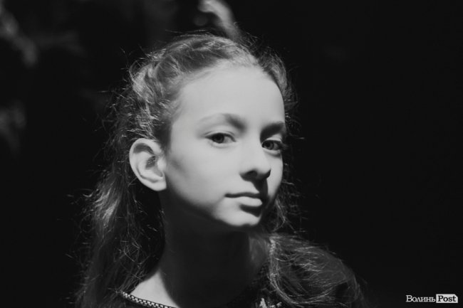 Квітчаста піжама, босі ноги і сотні «дякую»: у Луцьку – «майже квартирник» Бабкіна. ФОТО