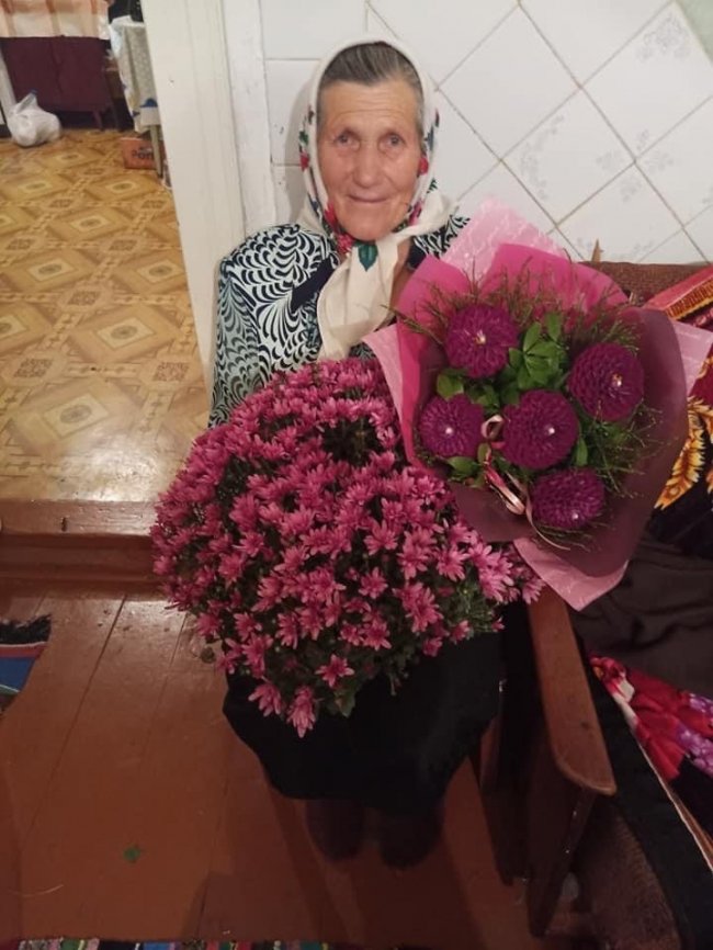 83-річна волинянка тче килими без окулярів. ФОТО