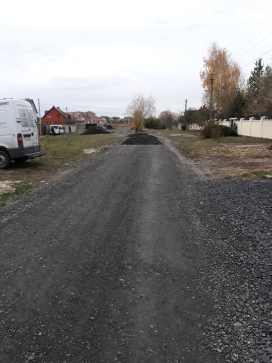 Жителі волинського села за власні кошти відремонтували дорогу. ФОТО