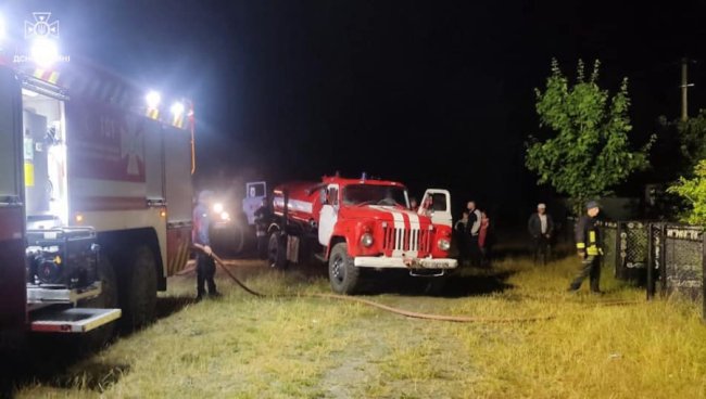 У Луцьку блискавка влучила у дерев'яний будинок