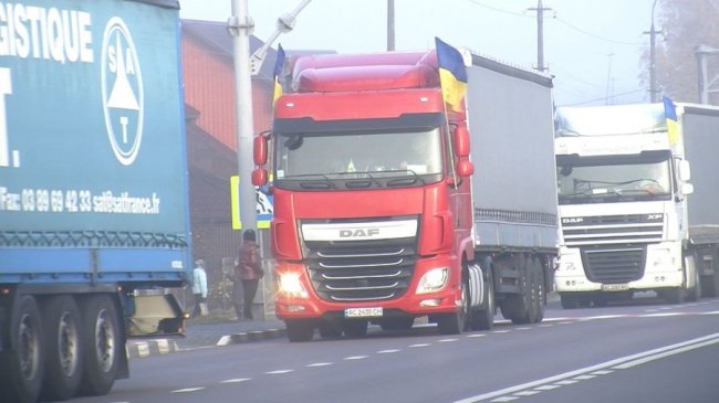 На Волині страйкують перевізники: майже пів сотні вантажівок рушили до пункту пропуску «Ягодин»