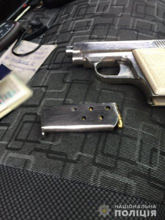 На трасі Київ-Харків виявили автомобіль, в якому був заручник. ФОТО