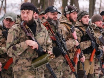 Не дають відступати загарбникам: під Києвом стоять загороджувальні загони кадирівців