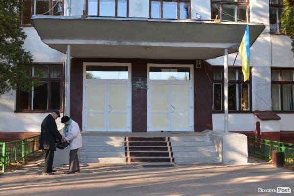 У Луцьку дільниці працюють не без порушень. ФОТО. ДОПОВНЕНО