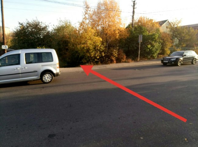 На одній з вулиць Луцька просять облаштувати «зебру». ФОТО