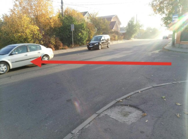 На одній з вулиць Луцька просять облаштувати «зебру». ФОТО