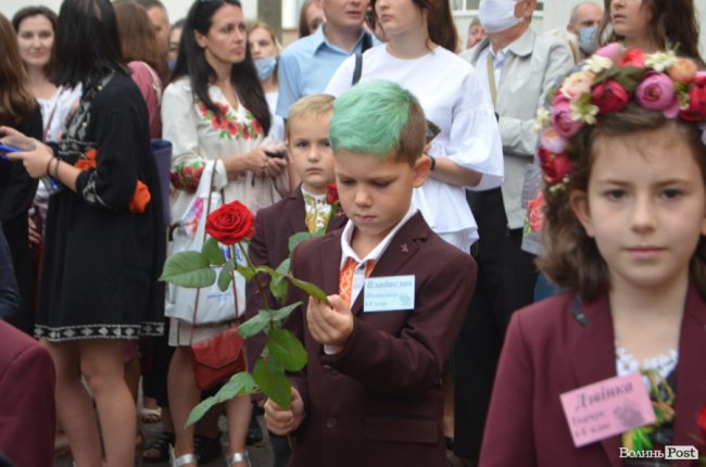 Як у луцькій школі №1 відзначали свято першого дзвоника. ФОТО 