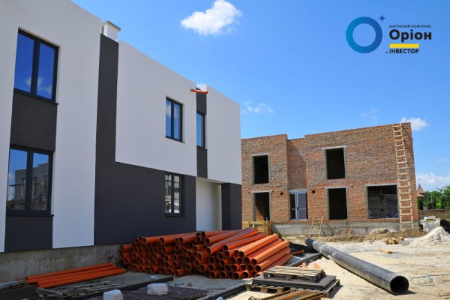 Перші квадрохауси у Луцьку: у ЖК «Оріон» кипить робота. ФОТО*