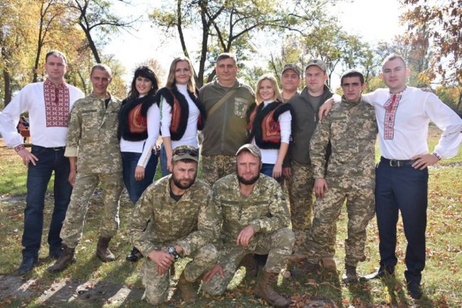 Для волинських військових на Донбасі влаштували концерт. ФОТО