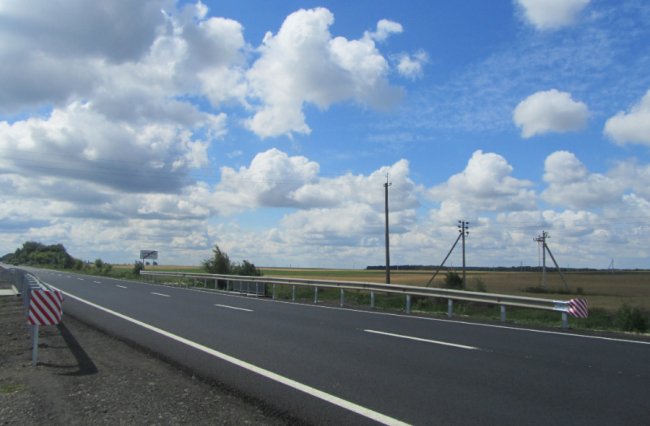 Дорога, ліхтарі і павільйони: неподалік Луцька – новий автошлях. ФОТО