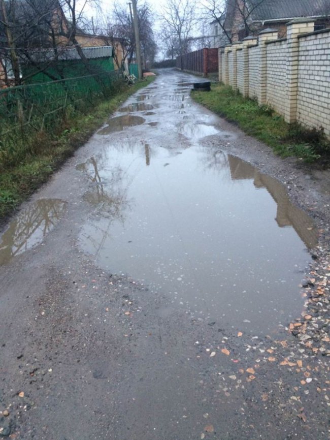 Лучани просять відремонтувати аварійну вулицю