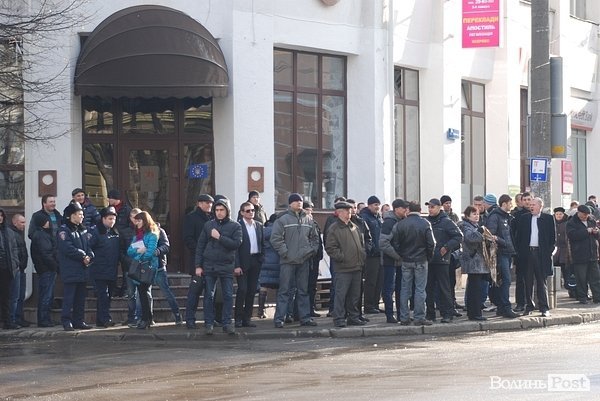 У Луцьку «Правий сектор» пікетує прокуратуру. ФОТО